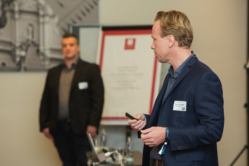 /images/slider-imgs-xs/050_Foto Loeffler_Weconact.jpg